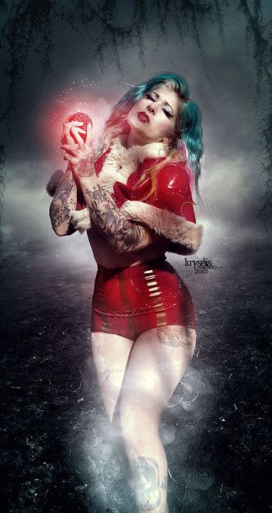 Miss Mischief, latex cape, latex steampunk
